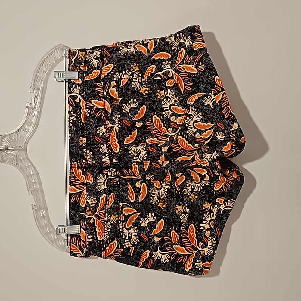 H and M floral leaf graphic print shorts size 12 faux cuff hem - Picture 2 of 8